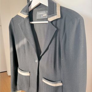 Own a classic navy Chanel blazer estimated 4 does HAS TAG INSIDE, a little worn